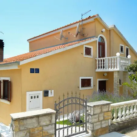 Mara-1 By Interhome Anic