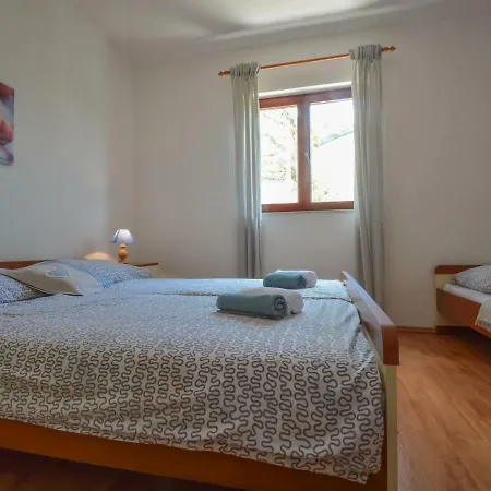 Apartamento Mara-1 By Interhome